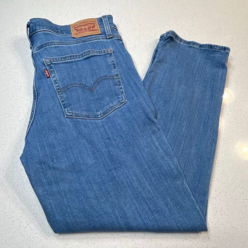 Levi’s 724 High Rise Straight Jeans Women’s 31 Medium Wash Stretch Denim PC9-188